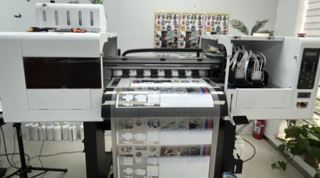 60cm DTF printers are available in white and blue color, OEM also acceptable, use your own logo.