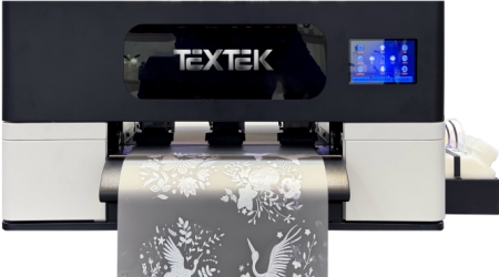 色牢度高，不易脱落，耐水洗。