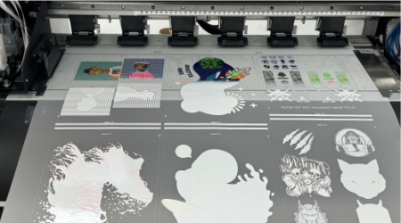 色彩鲜艳，色彩还原度高，印刷稳定。