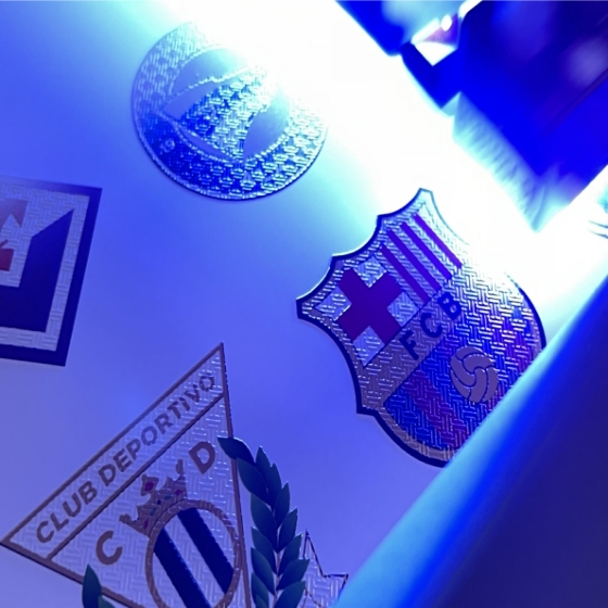 UV DTF 贴纸不仅可以贴在硬表面，还可以贴在软织物上