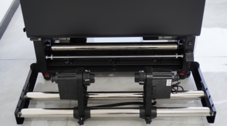 采用双动力收线系统，动力充足，收线更准确，便于裁切和转移。