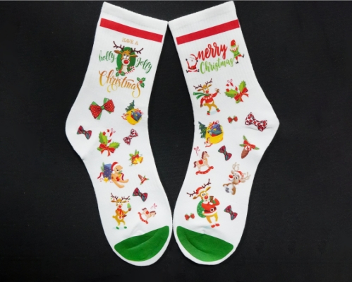 将充满活力的圣诞主题图案转移到袜子上！