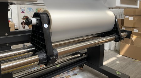 Automatic film closing system. Ensure higher stepping accuracy and maximum print quality.