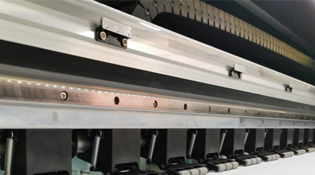 HIWIN silent guide rail, the car runs more smoothly.