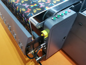 Automatic online washing of belt.Convenient and practical